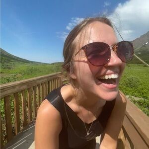 Meet your Posher, Shea